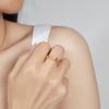 Anillo de nicho de estilo superior para mujer, moderno, ligero, de lujo, estilo frío, geométrico, hueco, con apertura trapezoidal.