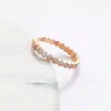 Anillo de Panal de Oro V de Alta Gama para Mujer Cnc Chapado Eléctrico de 18 Quilates Anillo de Diamantes Completos de Lujo Ligero Dropshipping en Vivo