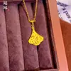 Collar de Hoja de Ginkgo Bañado en Oro Estilo Antiguo con Dorado de Hielo para Mujer, Lujo Ligero, Sensación Elegante y de Alta Gama, Amuleto de Pequeña Fortuna, Cadena para Clavícula Pequeña Estilo Vestido