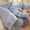 Cama de vento simples quatro peças lixamento colcha capa dormitório estudantil três peças algodão lavado à água lençol pele-friendly colcha capa atacado