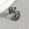 Anillo de Calavera Personalizado de Venta Caliente Europea y Americana Anillo de Garra Fantasma Aleación Hombres y Mujeres Apertura Ajustable Anillo Fabricante Mayorista