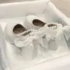 Zapatos Pequeños de Cuero Mary Jane para Mujer 2025 Verano Nuevo Estilo Perla Tacón Grueso Francés Tacones Altos Zapatos de Boca Baja Estilo Británico