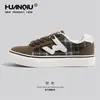 Zapatillas casuales universales para hombre, nuevo modelo 2026 primavera-verano, nicho, a cuadros, negro, de caña baja, zapatillas deportivas retro para hombre