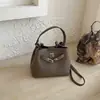 Bolsa Cesta de Legumes Feminina 2026 Nova Versátil Bolsa de Ombro Único Moda Bolsa de Balde de Mão Design de Nicho Bolsa Transversal