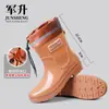 Zapatos de agua de moda cortos, botas de lluvia impermeables con cordón, botas de lluvia resistentes al desgaste hasta la pantorrilla, zapatos de goma cálidos para cocina, zapatos antideslizantes para mujer