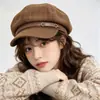Sombrero octogonal de rayas retro para mujer, versión coreana de otoño e invierno, boina con hebilla de cuero, hace que la cara se vea más pequeña, sombrero versátil de estilo británico