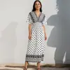 Vestido de Praia Curto com Gola V Estilo Étnico Transfronteiriço Algodão Seda Vestido de Viagem Tailândia Vestido de Férias de Verão Floral Estampado