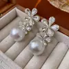Brincos Elegantes de Luxo Leve de Alta Qualidade para Mulheres, Brincos de Flor Gota d'Água com Diamantes e Pérolas, Brincos Personalizados da Moda, Atacado