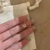 Popular Collar Pequeño de Herradura con Letra en Forma de U de Xiaohongshu para Mujer, Cadena para Clavícula con Acabado de Alta Gama y Diseño de Nicho, Disponible para Dropshipping