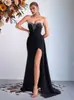 Suministro transfronterizo exclusivo de vestido de noche strapless negro en forma de corazón con un toque de alta gama, adornado con diamantes, corte ajustado, abertura alta, elegante vestido de fiesta