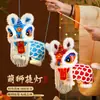 Festival de Mediados de Otoño Estilo Chino Danza del León Linterna Fieltro Kit de Materiales DIY para Niños Linterna de León Portátil Hecha a Mano Modelo Nuevo