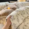Conjunto de Quatro Peças de Veludo Leite Outono e Inverno Novo 2025 Lado Duplo com Forro de Lã Coral Veludo Lençóis de Cama Capa de Edredom Conjunto de Cama Espesso de Três Peças