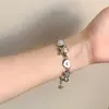 Pulsera Exquisita de Botón Corazón Estrella de Alta Resistencia para Mujer, Dulce Accesorio de Diseño de Nicho de Lujo Ligero con Sentido de Diseño para el Festival Qixi
