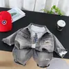 Ropa para Niños Conjunto de Otoño para Niños Estilo Coreano Moda Elegante Bebé Mezclilla Manga Larga Tres Piezas Conjunto para Niños Primavera y Otoño Venta al por Mayor