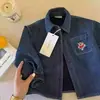 Camisas de primavera nuevas para niños de principios de primavera, camisas vaqueras infantiles estilo coreano, tops elegantes con cuello para niños pequeños