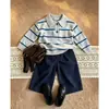 Roupas infantis estilo coreano, coleção outono 2026: novos suéteres polo listrados retrô para meninos e meninas, e calças compridas casuais azul-marinho
