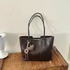 Bolsa tote grande capacidade minimalista estilo francês, nova coleção de outono, retrô e luxuosa, versátil e exala um ar de alta qualidade, perfeita como bolsa de ombro ou carregada sob o braço