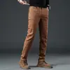 Jeans caqui de alta gama italianos para hombre, nuevos pantalones largos casuales de corte slim para primavera y otoño 2026, pantalones cropped