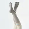Calcetines de Yoga de Cinco Dedos con Diseño Apilado, Calcetines Antideslizantes de Rayas en Bloques de Color para Mujer, Calcetines de Yoga de Pantorrilla Estilo Coreano al por Mayor