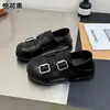 Mocasines de cuero genuino con suela gruesa y hebilla para mujer, nueva colección otoño 2026, puntera con forma de mango, zapatos pequeños de cuero lindos y peculiares, planos negros
