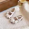 Sandálias de Laço de Renda da Moda para Meninas 2026 Novo Estilo de Verão Sapatos de Princesa Infantis com Solado Macio e Velcro