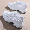 Tênis de Lona com Salto Meio Salto Feminino Primavera 2024 Novo Nicho Original Versátil Sapatos Brancos com Saia Sapatos Femininos