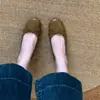 Sapatos de casamento Chuyuji estilo francês, rasos, vermelhos, femininos, novo modelo de verão 2026, sapatilhas prateadas com laço
