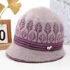 Chapéu de Inverno Feminino 2026 Novo Estilo Chapéu Balde de Proteção contra Frio Chapéu Quente de Mãe Meia-idade e Idosos Chapéu de Lã Tricotado Espessado com Veludo