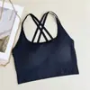 Camisole Feminina com Sutiã Embutido e Bojos, Estilo Americano e Japonês, com um Lindo Design nas Costas, Adequada para Usar em Camadas ou como Top Esportivo com Design de Costas Cruzadas