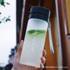 Vaso de Plástico Vaso de Agua Verano Valor de Color Alto Estudiante Vaso Práctico con Compartimento para Té Portátil Alta Temperatura Deportes Exterior