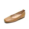34-43 Tamanho Grande Sapatos Baixos Super Macios Sapatos de Couro Pequenos Estilo Novo 2025 Salto Baixo Sapatos Femininos Sapatos de Menina Versátil