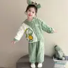 Conjunto de pijama de forro polar coral para niñas, ropa de estar gruesa de dibujos animados para otoño e invierno, conjunto cálido de dos piezas para bebés, lindo