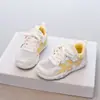 Zapatillas para Niñas 2026 Nuevas de Primavera Zapatos de Entrenamiento para Niños Zapatos de Malla Versátiles de Suela Suave para Niños Grandes Verano
