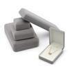 Caja de franela para anillos, colgantes, collares, pulseras, pendientes y anillos.