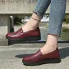 Zapatos de Verano de Cuero Bordado sin Cordones de Alta Venta para Mujer, Zapatos Antideslizantes para Mamá de Edad Media y Mayores, Zapatos Casuales sin Cordones, Venta al por Mayor de Una Pieza