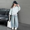 Conjunto de ropa de primavera para niñas 2025, nuevo estilo, sudadera de moda para niños grandes, primavera y otoño, conjunto de tres piezas para niñas pequeñas.