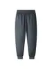 Yingao Calças Casuais Masculinas de Veludo Plus para o Inverno Calças de Moletom Quentes com Cordão Calças Masculinas de Perna Reta Novo Estilo Cor Sólida Roupa Externa Calças Longas Tendência
