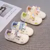 Tenis para niña 2026 con velcro, bordado de caricaturas, cordones a cuadros, suela suave, antideslizantes, zapatos casuales blancos para primavera y otoño, versátiles