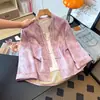 Conjunto de seda de calidad garantizada para reducir la edad, estilo chino nuevo, para primavera y otoño, para mujeres de mediana edad, con un cárdigan modificado y pantalones de pierna ancha con un toque de alta gama