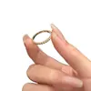Anillo de trébol de cuatro hojas de alta gama, chapado en oro V grueso de 18 quilates, con una hilera de pequeñas cuentas redondas, moderno y único, disponible para ventas por transmisión en vivo