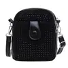 Bolsa de Celular Fashion e Texturizada com Tachas de Diamante para Mulheres 2024 Nova Versão Coreana Versátil Multifuncional Porta-Moedas Bolsa Transversal Atacado