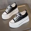 Zapatos Blancos Antideslizantes de Suela Gruesa que Aumentan la Altura para Mujer 2025 Verano Nuevo Estilo Versátiles Ins de Suela Suave Zapatos Casuales