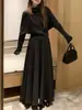 Conjunto de Tricô Retrô Francês para Mulheres 2026 Primavera Novo Estilo Suéter de Manga Longa Gola Alta Meia e Saia Elegante Conjunto de Duas Peças