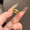 Anillo Sencillo Versátil Elegante de Diseño de Lujo Ligero Retro de Gama Alta de Nicho Anillo de Tira Pequeña Anillo para Dedo Índice Cerrado