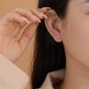 Pendientes pequeños de hojas combinables, frescos y exquisitos, de estilo japonés y coreano, de plata de ley s925 con diamantes brillantes y cristales de hielo, con pequeños agujeros en las orejas.
