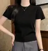Camiseta de Tricô de Manga Curta para Mulheres, Estilo Fino de Verão, Nova Peça Versátil Slim-Fit Curta com Gola Redonda e Ombros Normais, Super Estilosa, Cinza