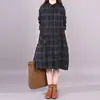Coleção de outono de 2026: novo vestido midi xadrez estilo coreano, de corte solto, com gola, bolsos e mangas compridas, projetado como um vestido-camisa para mulheres