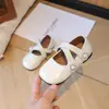 Zapatos de Piel para Niña Estilo Coreano Pequeño Chanel Zapatos de Princesa con Perlas Nuevo Estilo Primavera 2025 Mocasines Poco Profundos para Niña Tendencia