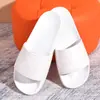 Suporte para abrir uma geração de chinelos masculinos e femininos banheiro Hotel salão de beleza academia amantes padrão texto sapatos