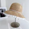 Sombrero de Pescador con Ala Plisada de Encaje Estilo Hada para Mujer, Sombrero de Paja de Verano con Protección Solar y Cadena de Perlas, Sombrero Cubo de Rafia Hecho a Mano